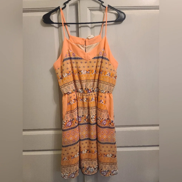 Dress - Picture 1 of 4